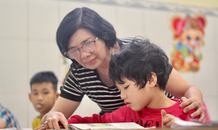 Video: Mái ấm không tên hơn 33 năm cưu mang trẻ khuyết tật của bà giáo tuổi 60