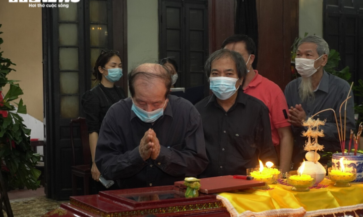 Con gái lớn không kịp về tiễn đưa nhà thơ Hoàng Nhuận Cầm
