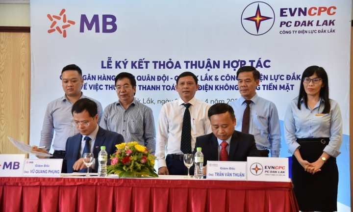Điện lực Đăk Lăk ký kết hợp tác với Ngân hàng Thương mại Cổ phần Quân đội
