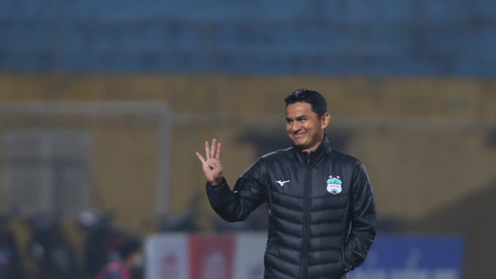 Chật vật đi tiếp ở Cúp QG, Kiatisak vẫn được báo Thái khen hết lời