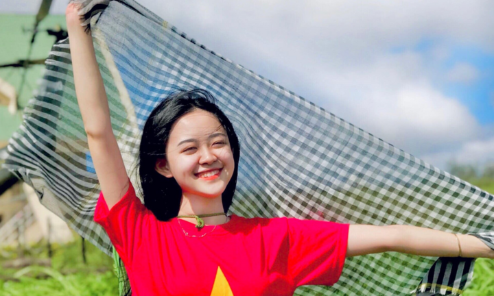 Ngắm nhan sắc nữ sinh dân tộc Nùng học giỏi, mơ ước làm MC