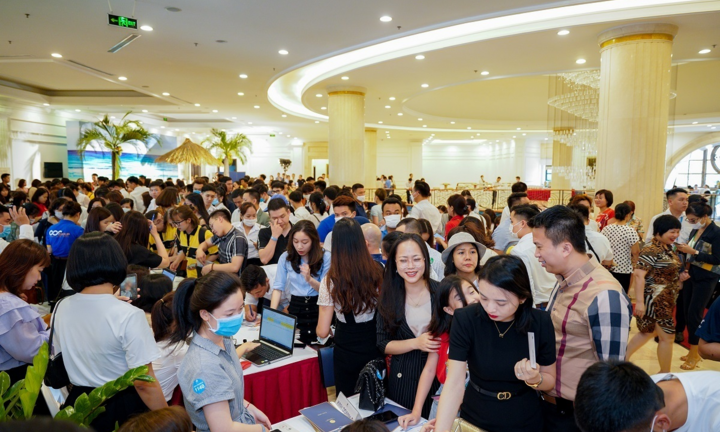 Mua nhà Vinhomes Ocean Park, khách hàng trúng lớn ô tô VinFast LuxA