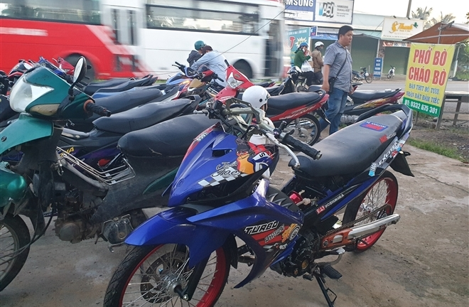 Tiền Giang: 'Quái xế' lại chặn quốc lộ, đua xe quy mô lớn