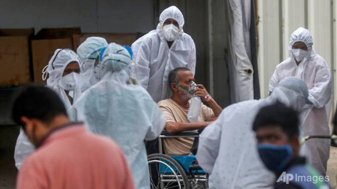 Ấn Độ ngày thứ 6 liên tiếp ghi nhận hơn 300.000 ca mắc COVID-19