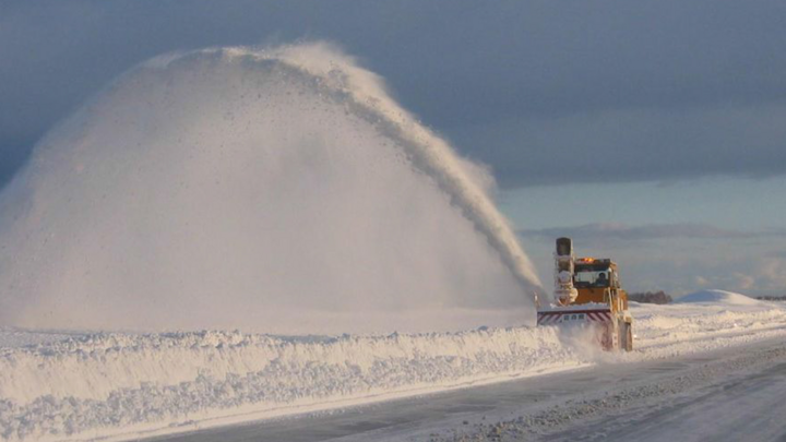 Video: Cách người Nhật chống chọi với tuyết giữ đường băng luôn thông thoáng