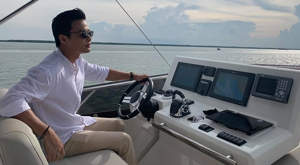 Gia tài đáng ngưỡng mộ của 'soái ca màn ảnh Việt' Hồng Đăng