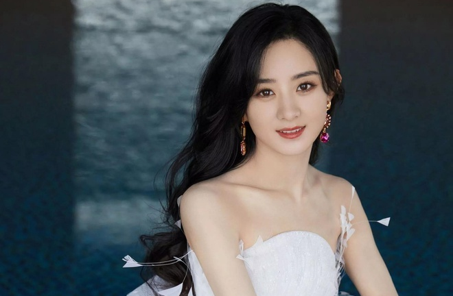 Triệu Lệ Dĩnh giàu có thế nào?