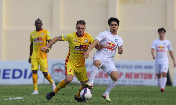 Hoãn toàn bộ 7 trận đấu ở vòng 13 V-League
