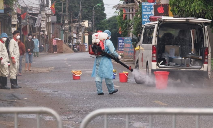 Hưng Yên phong tỏa thôn có 2 bà cháu nhiễm COVID-19