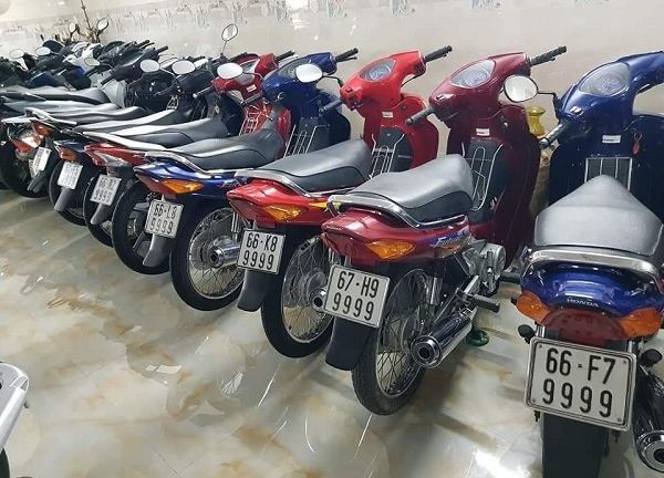 Video: Mê mẩn bộ sưu tập 500 chiếc xe máy biển số siêu đẹp ở An Giang