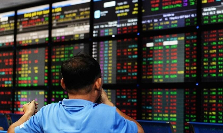 Dịch COVID-19 phức tạp, chứng khoán có lao dốc sau nghỉ lễ?