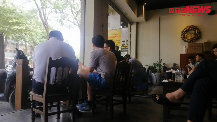 Video: Nhiều hàng quán không chấp hành quy định phòng dịch COVID-19 ở Hà Nội