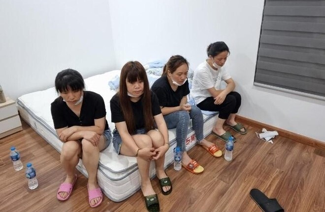 Cảnh sát phá cửa, bắt quả tang nhóm người Trung Quốc nhập cảnh 'chui' ở Hà Nội