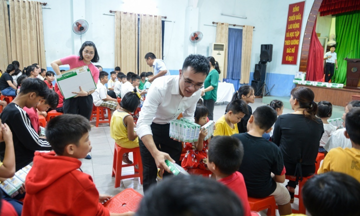Quỹ Sữa Vươn Cao Việt Nam 2021 của Vinamilk có thêm 31.000 ly sữa từ cộng đồng