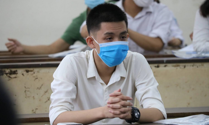 Trường học đóng cửa, học sinh cuối cấp 'lo sốt vó' trước mùa thi
