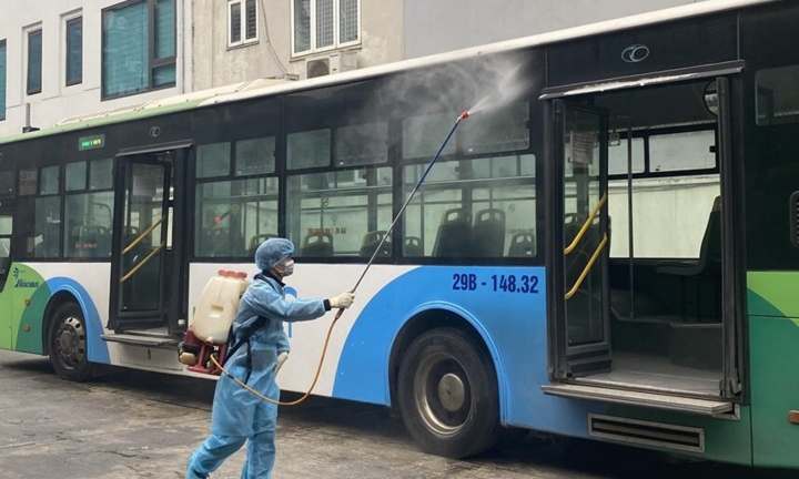 Hà Nội yêu cầu xe buýt, taxi không được chở khách quá 50% ghế ngồi