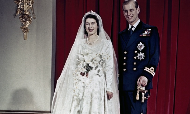 Những chiếc váy cưới hoàng gia đắt đỏ, xa xỉ nhất trong lịch sử 