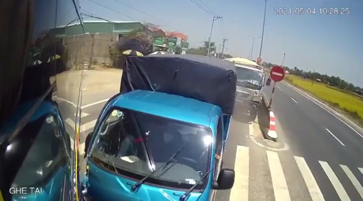 Video: Xe nào sẽ phải bồi thường trong tình huống này?