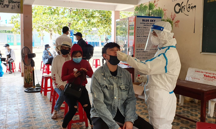 Ảnh: Đà Nẵng xét nghiệm COVID-19 tất cả nhân viên massage, vũ trường, karaoke