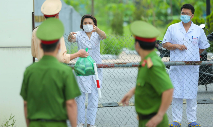 Thêm 2 điều dưỡng tại Bệnh viện Bệnh Nhiệt đới Trung ương nhiễm SARS-CoV-2