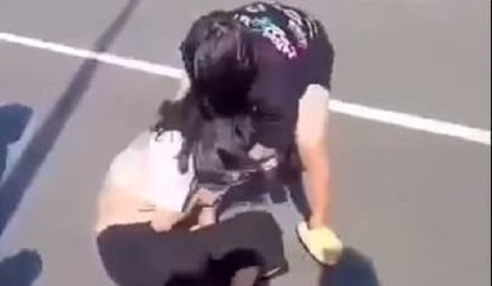 Phẫn nộ nữ sinh lớp 7 bị đánh tới tấp, lột đồ trên cầu ở Quảng Nam