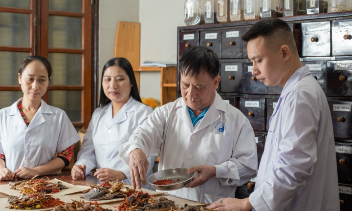 Thầy thuốc đông y Nguyễn Kim Cương và nỗ lực kết nối bệnh nhân online