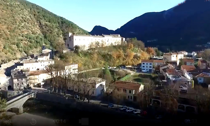 Kỳ lạ thị trấn dành cho những người xấu xí ở Italy