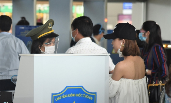Cục Hàng không yêu cầu hoàn trả phí sân bay nếu khách hủy vé