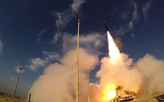 Israel bất ngờ hứng loạt rocket phóng từ Syria