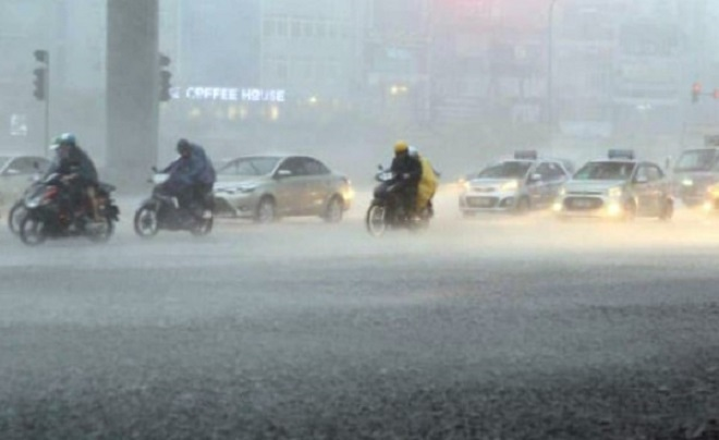 Cả nước ngày nắng nóng, chiều tối có mưa rào và dông