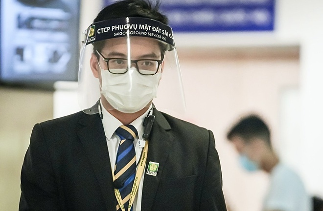 Lượng khách bay nội địa qua Tân Sơn Nhất và Nội Bài giảm 80% 