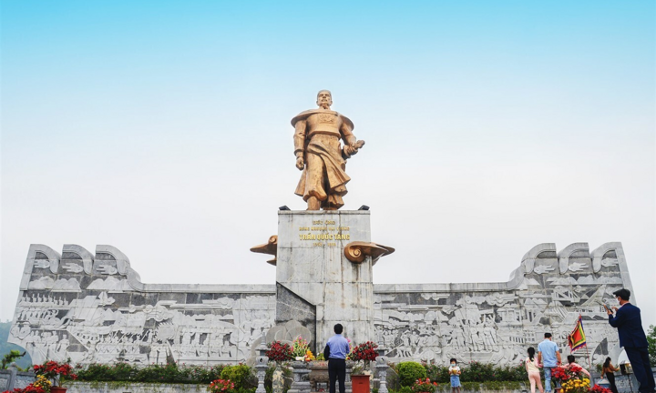 Đi hết Quảng Ninh qua những quần thể tâm linh đẹp ngoạn mục