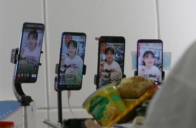 Chiêu trò dối trá trong 'nghề' livestream của sao mạng Trung Quốc
