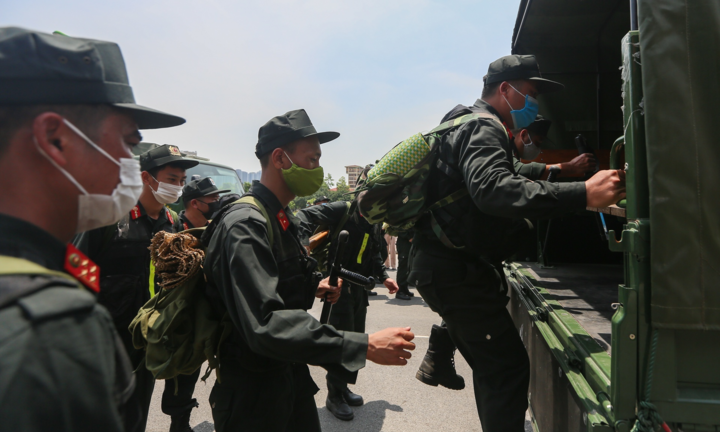 Chi viện hơn 200 cảnh sát lên Bắc Giang chống dịch COVID-19