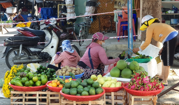 Quảng Nam gộp mẫu xét nghiệm SARS-CoV-2 ở chợ, nhà máy giáp ranh Đà Nẵng