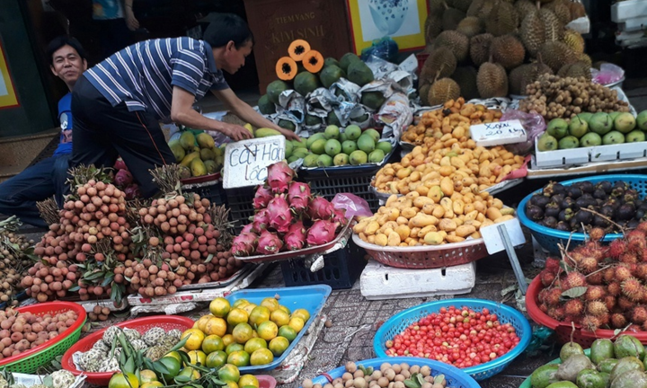 Trái cây đồng loạt rớt giá mạnh