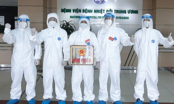 Gần 3.000 cử tri tham gia bỏ phiếu tại hai tâm dịch đặc biệt ở Hà Nội