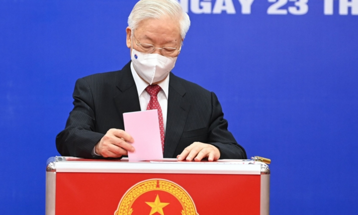 Ảnh: Tổng Bí thư Nguyễn Phú Trọng bỏ phiếu bầu cử tại Hà Nội