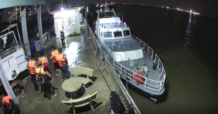 Thuyền trưởng và 4 golfer bị chìm ca nô trên sông Nhà Bè