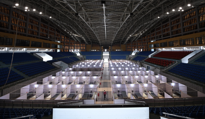 Ảnh: Bên trong bệnh viện dã chiến điều trị COVID-19 lớn nhất miền Bắc