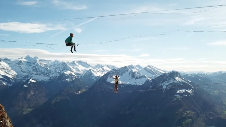 Video: Mãn nhãn màn trình diễn nhào lộn thăng bằng ở độ cao 1.500m