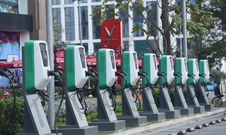 'VinFast gánh mọi rủi ro về pin để ô tô điện tiếp cận được số đông người dùng'