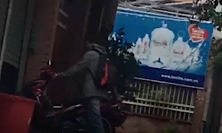 Video: Cảnh sát giả làm khách, đột kích tiệm Internet ở TP.HCM