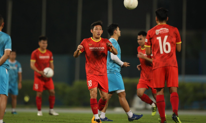 Tuyển Việt Nam chống dịch cẩn mật trên đất UAE