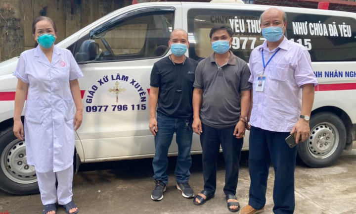 2 tài xế xe cứu thương ở Nghệ An 'trốn vợ' đi chi viện Bắc Giang