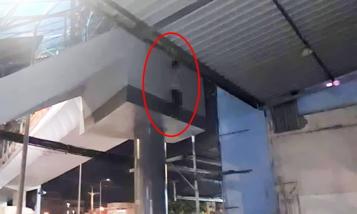 Người đàn ông chết trong tư thế treo cổ trước Bến xe An Sương