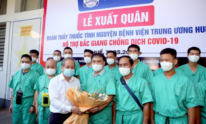 Huế đưa đội y - bác sĩ tinh nhuệ hỗ trợ tâm dịch Bắc Giang