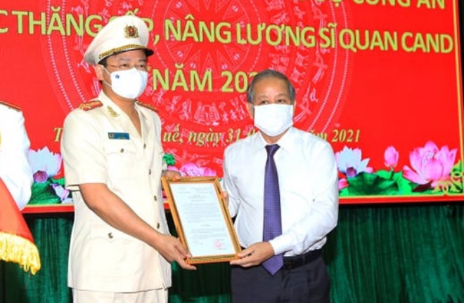 Phong quân hàm đại tá cho giám đốc Công an tỉnh Thừa Thiên - Huế
