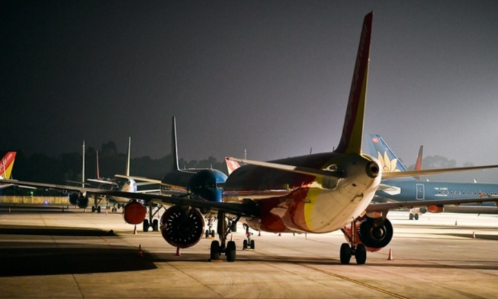 Máy bay nằm sân hàng loạt, nghiên cứu cho đỗ qua đêm trên đường băng