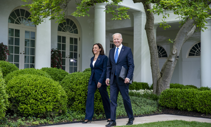 Dân Mỹ bất ngờ khi Tổng thống Biden, Phó Tổng thống Harris đến nhà hàng ăn tối